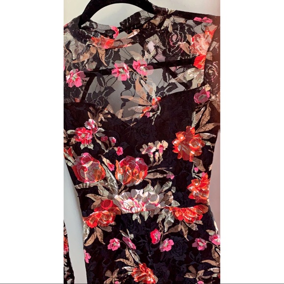 Jumper short with flowers 🌺 🌹 - Picture 2 of 3